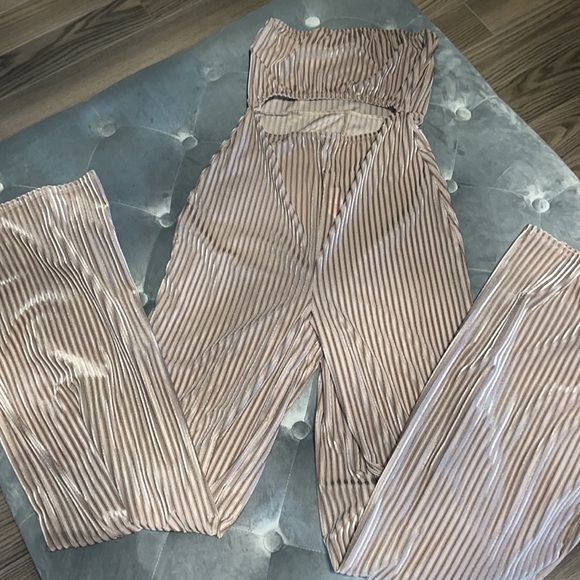 Jumpsuit - Picture 3 of 4